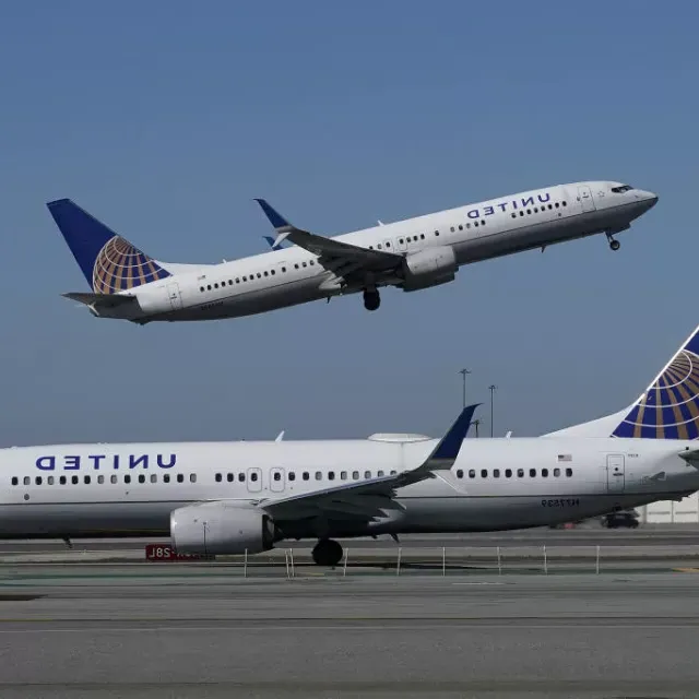 Planes arrive and depart from SFO